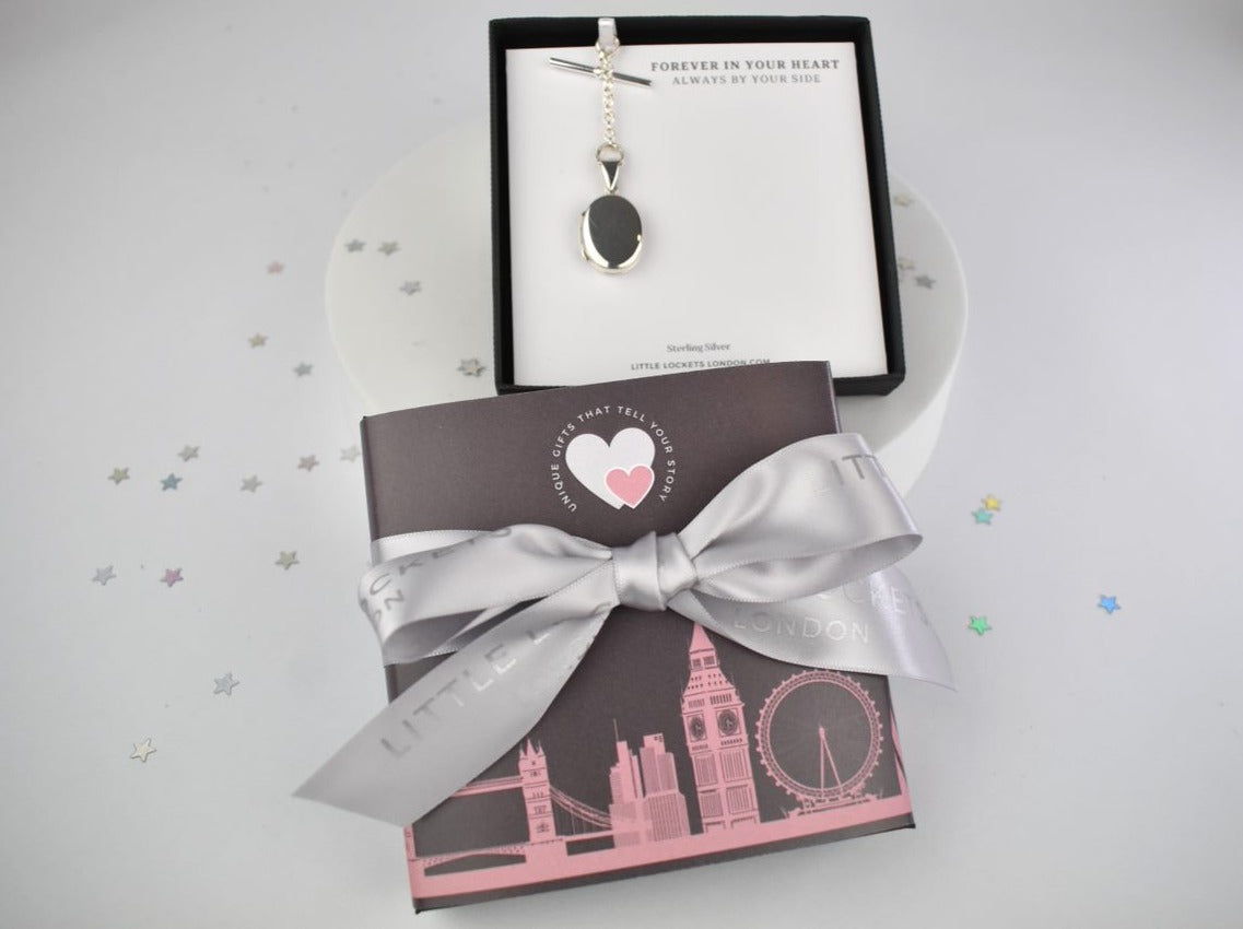 Option to upgrade gift box to include the Little Lockets London skyline wrapping.