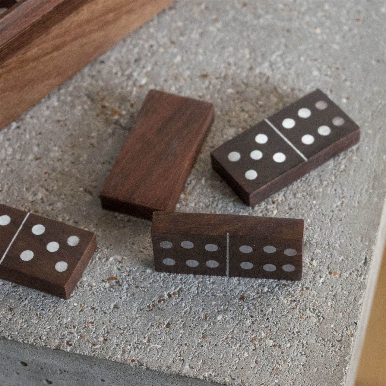 Mango wood dominos with aluminium inlay