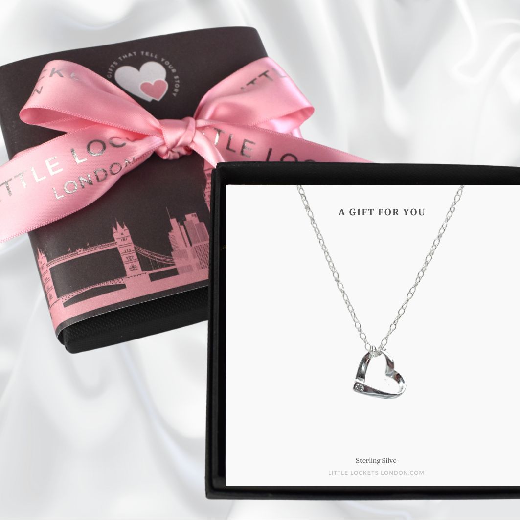 Your heart will be mounted on card with the message of your choice and placed in a branded gift box. The photo shows our optional gift wrap with London skyline and handtied branded ribbon.