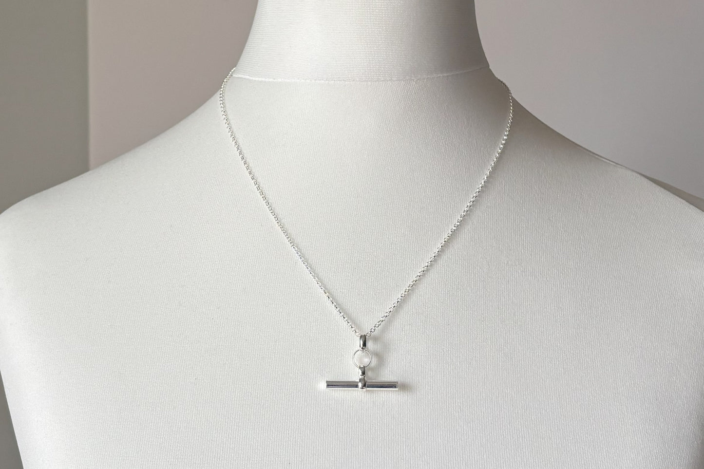 Stylish look featuring the sterling silver T-Bar necklace