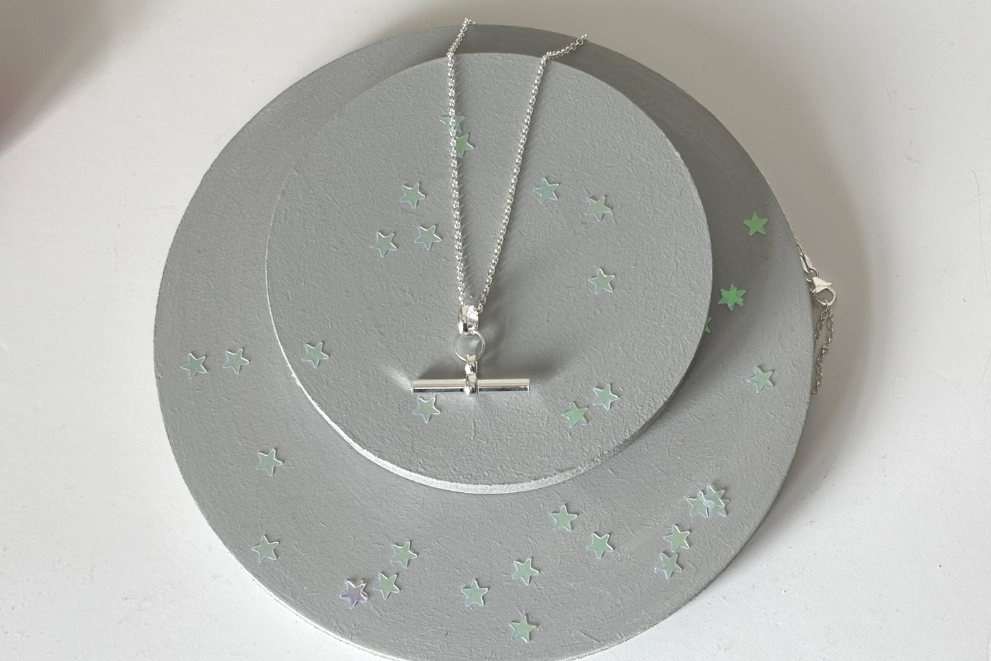 Stylish look featuring the sterling silver T-Bar necklace