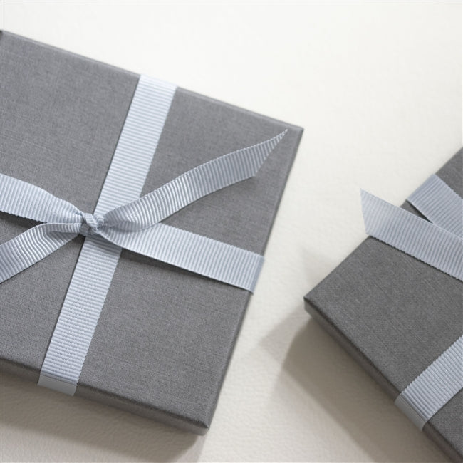 Gift box for nuts keyring