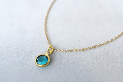 A gold filled chain is  threaded through a bead to make this delicate bracelet adjustable. Finished with a birthstone of your choice, ths bracelet is the perfect summer accessory.