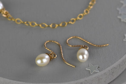 AAA quality Freshwater pearls on gold earwires.