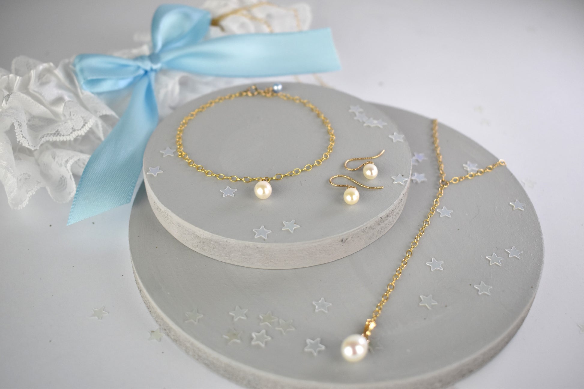 The lariat Something Blue set comes with Lariat Necklace matching bracelet and coordinating earrings