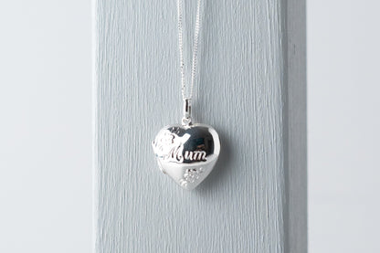 Heart shaped photo locket features delicate flowers engraved on the front, along with Mum. Crafted from high-quality sterling silver, it comes with a 16-18 inch extendable chain