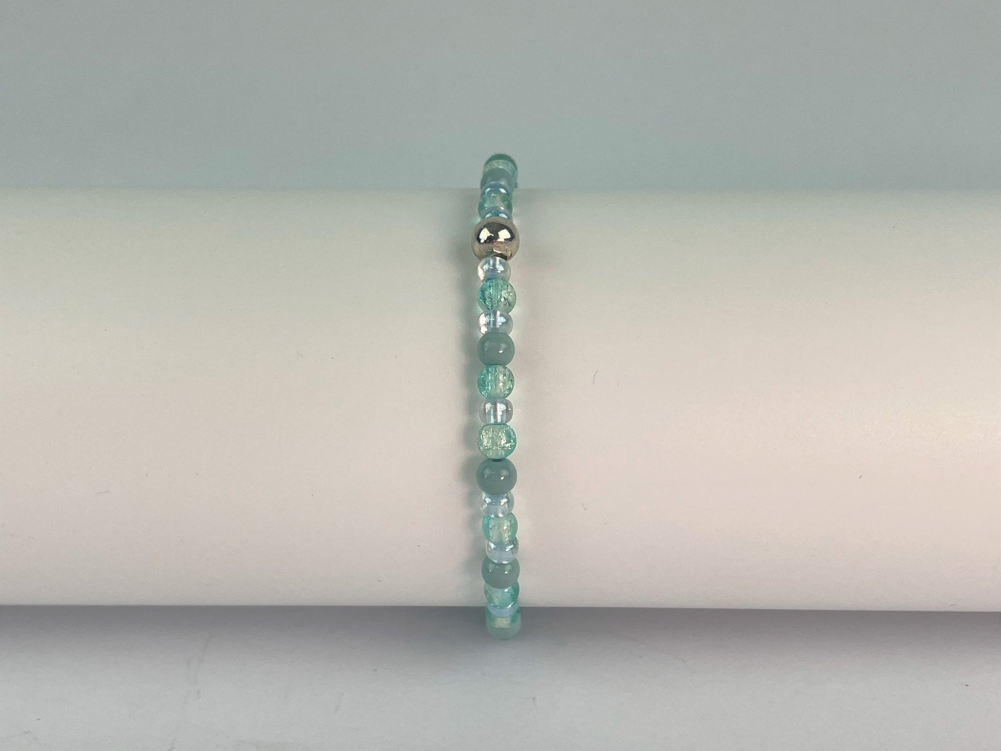 turquoise glass and green beads make up this elasticated bracelet