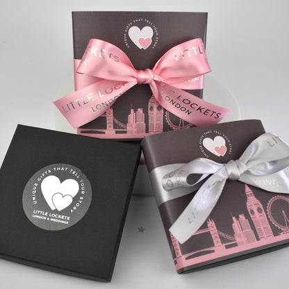 Your choice of gift wrap - free branded gift box or upgrade to a London skyline wrap and ribbon tie