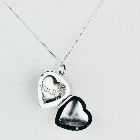 Heart shaped photo locket features delicate flowers engraved on the front, along with Mum. Crafted from high-quality sterling silver, it comes with a 16-18 inch extendable chain