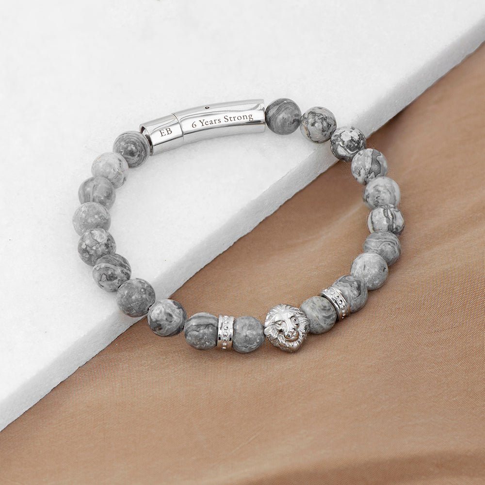 Grey jasper beads with a central lion's head in stainless steel. The barrel clasp can be engraved with up to three initials and a message of up to 15 charactes includingspaces. Arrives gift boxed.