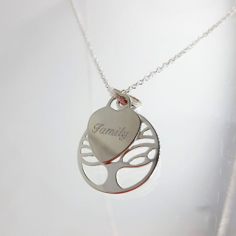 Family tree pendant with engraved family heart